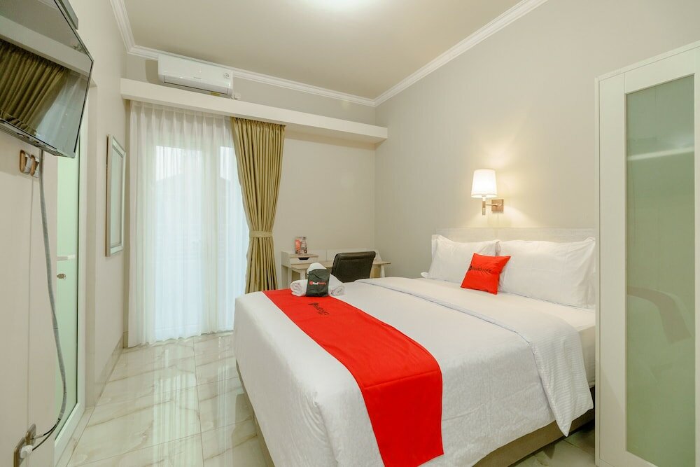 Фото RedDoorz near Taman Makam Pahlawan Cikutra