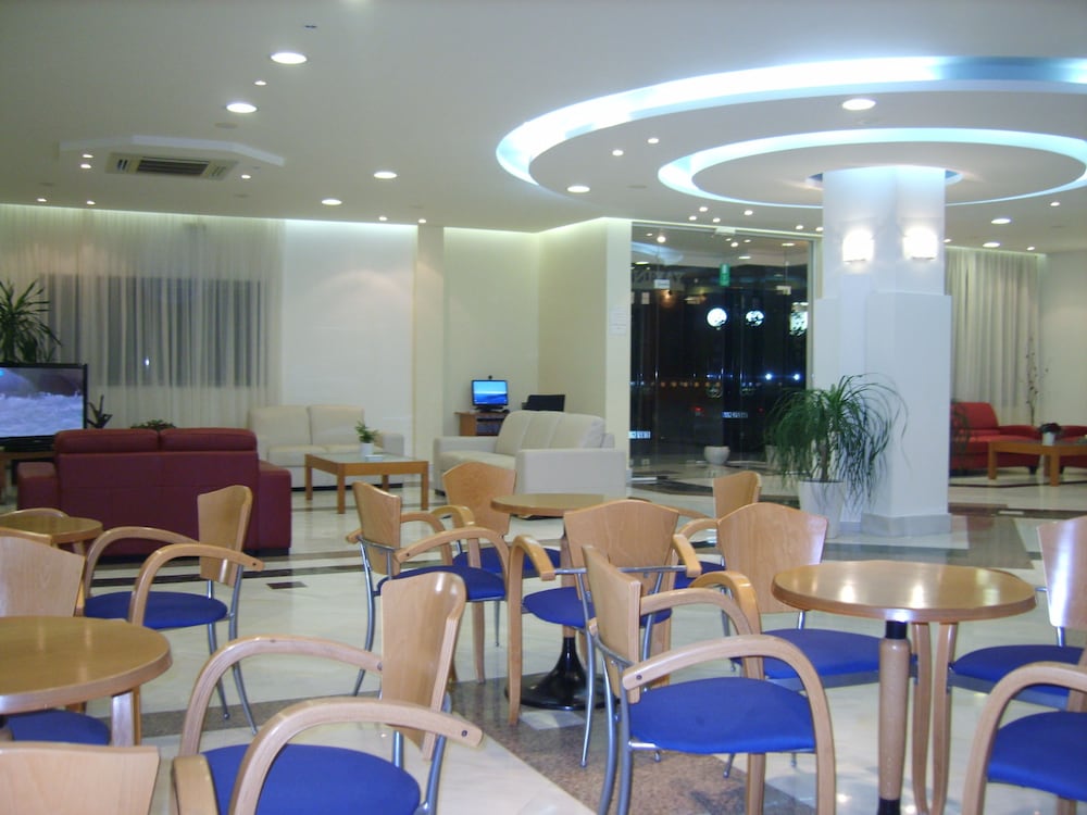 Фото Yakinthos Hotel