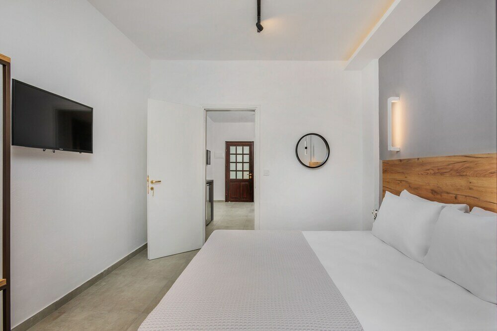 Фото Eleon Suites & Apartments