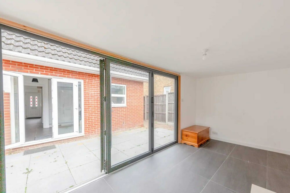 Фото Bright & Spacious 5bd House - Peckham