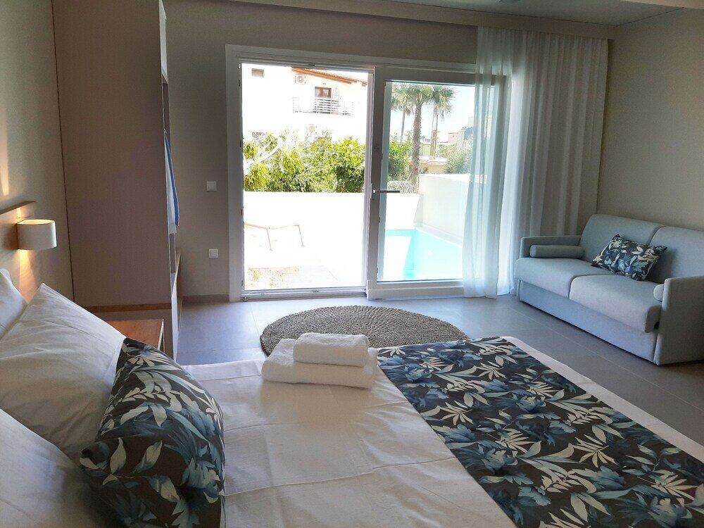 Фото Sarpidon Suites