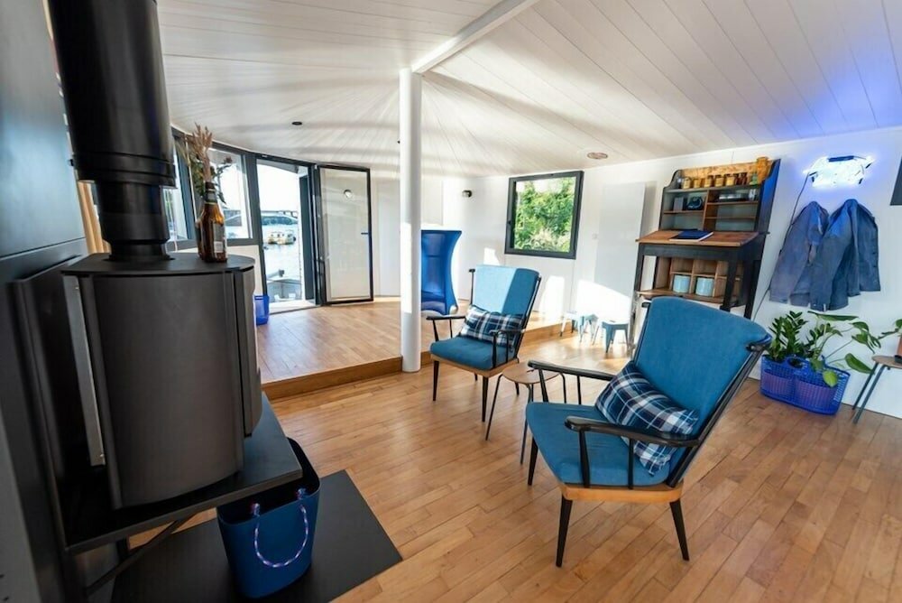 Фото Péniche Carpe Diem La Rivière House