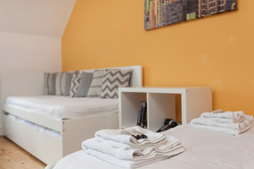 Фото Cosy High Floor Studio Greek Street Soho