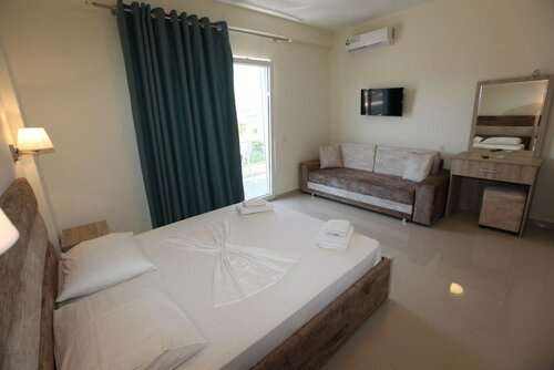 Гостиница Hotel Golden в Ксамиле