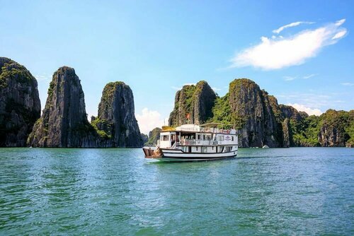 Гостиница Halong Bay Cruise For Backpackers в Провинции Куангнинь