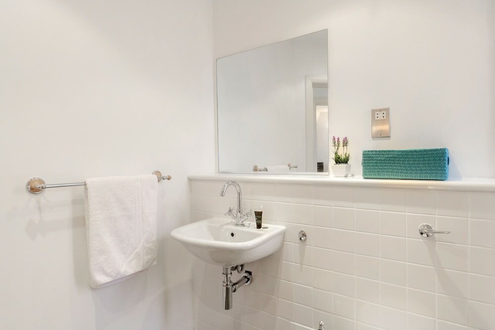 Фото Roomspace Apartments -Groveland Court