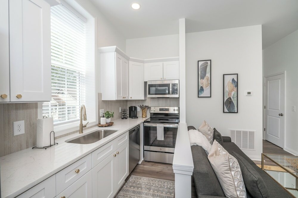 Фото Covington Charm Suites