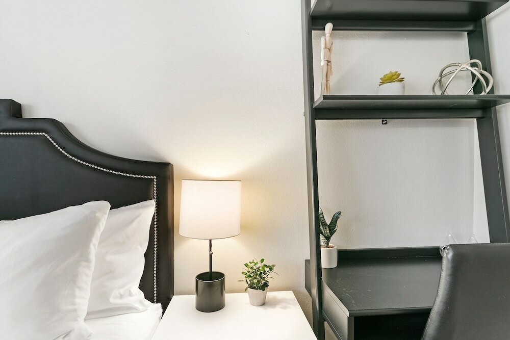 Фото Studio in the Heart of Lakeview