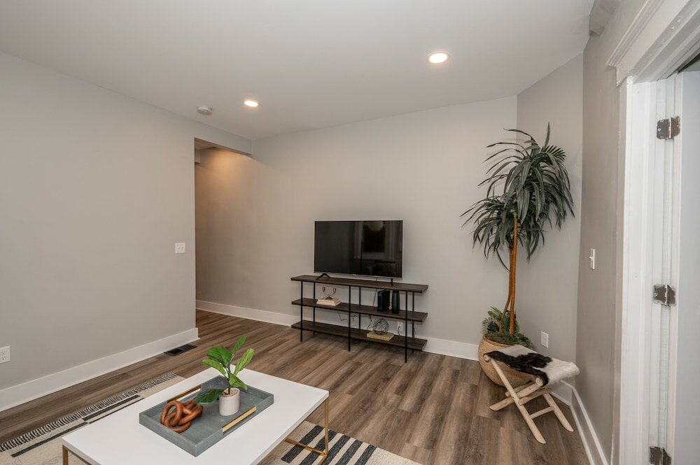 Фото The Luxe Spot 1