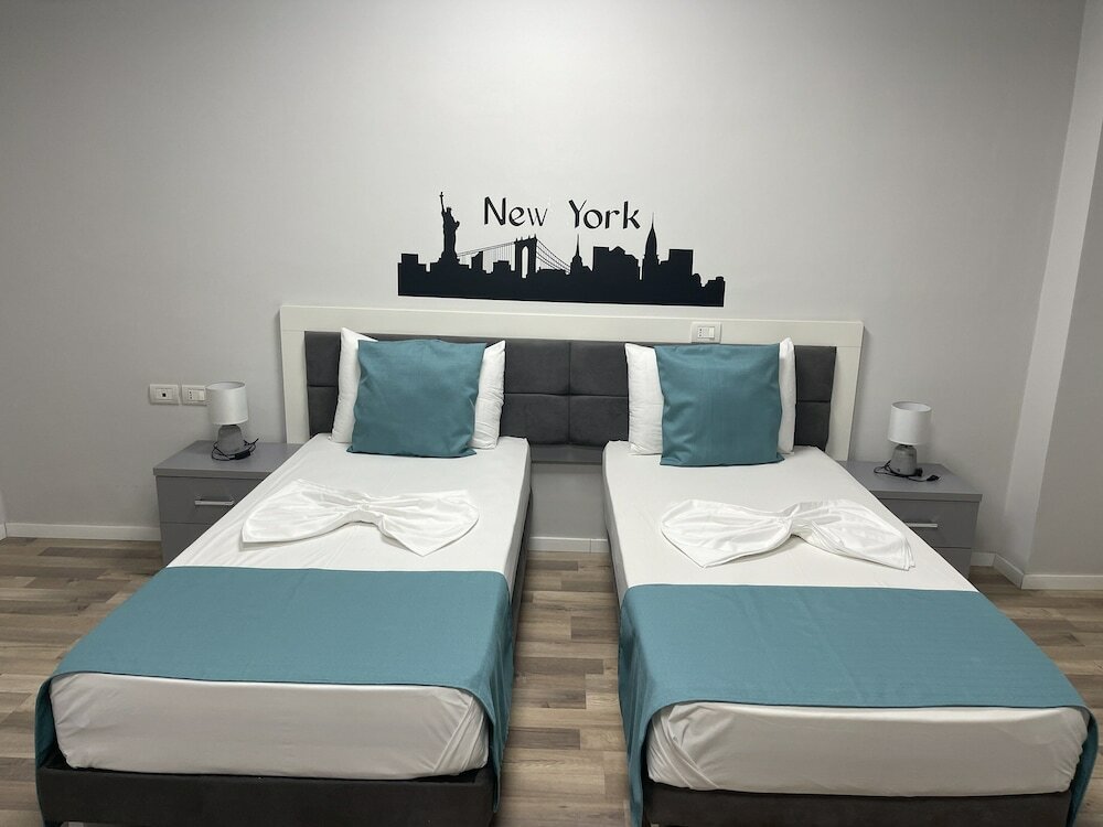 Фото Hotel New York Kamez