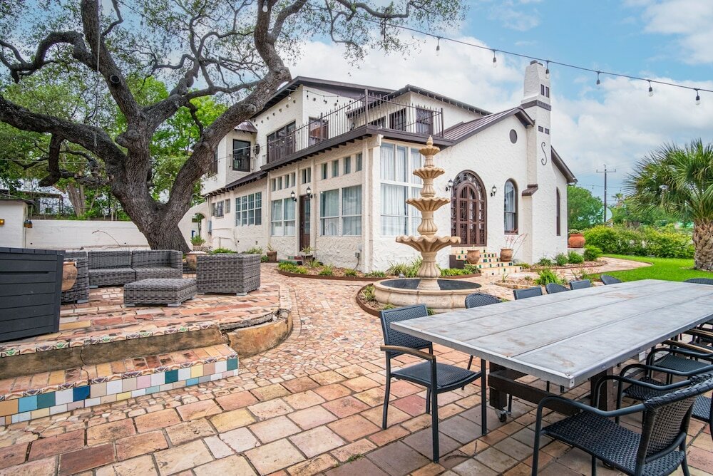 Фото Splash Into Vacation 6br Home w Pool & Waterslide