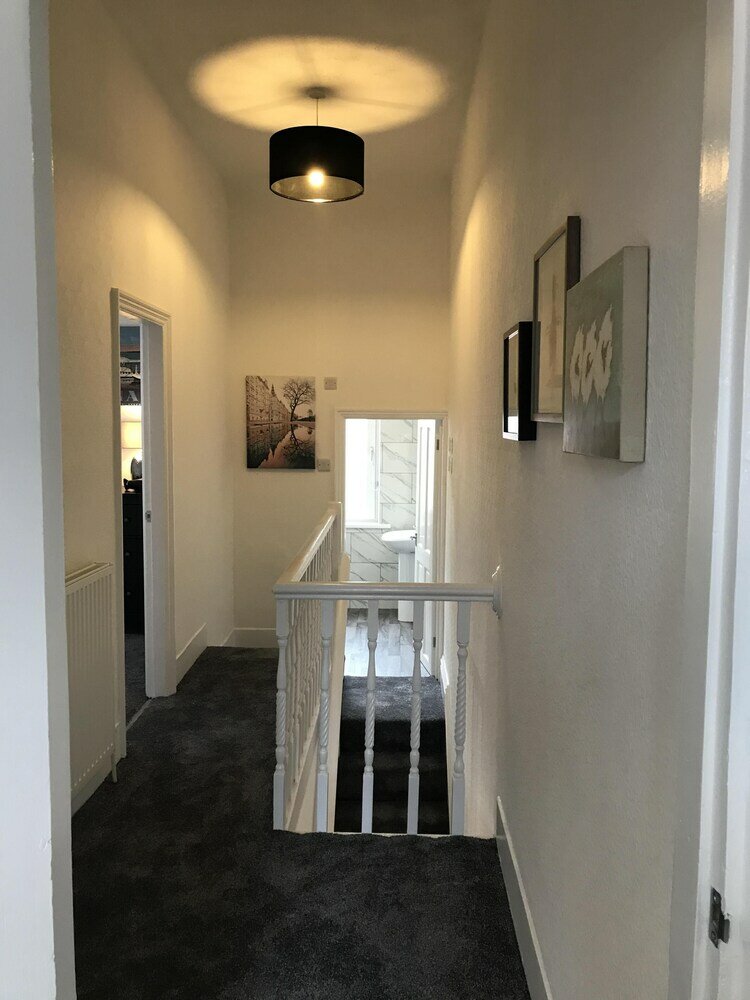 Фото Bright Spacious 3-bed With Office & Patio, Preston