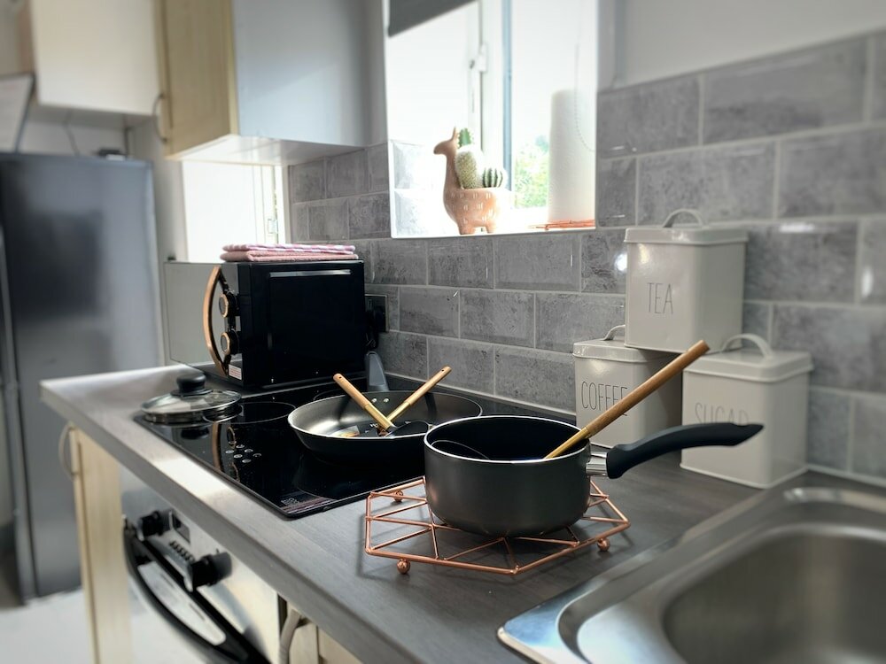 Фото Grand Central Budget Modern Apartments