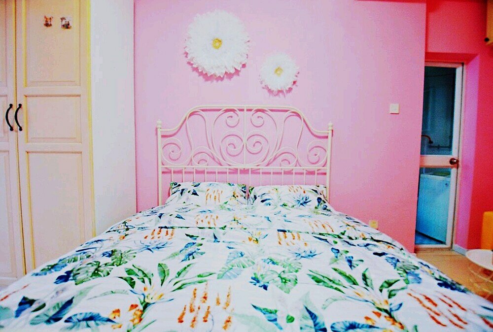 Фото Avatar Fireworks Queen Bed Studio in Center Futian