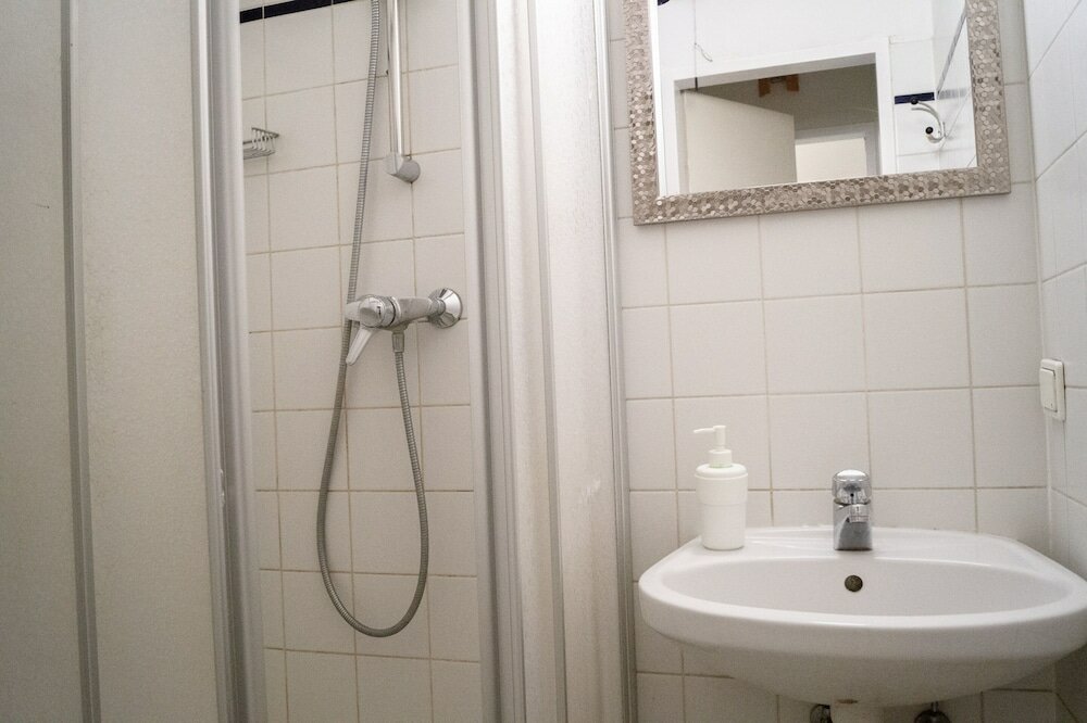 Фото Modern Apartment in The Heart of Vienna 9