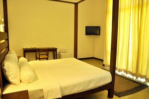 Roman Lake (Godagedara Road,Pathegama,80550 Balapitiya,), hotel