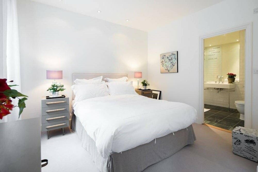 Фото Lovely 3 bedroom house South Kensington