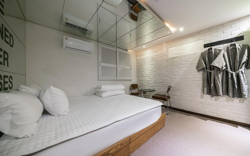 Фото Busan Daeyeondong Hotel With