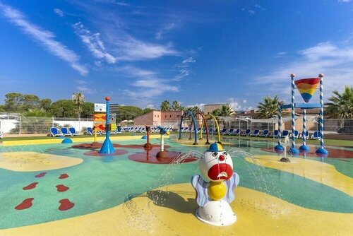 Гостиница Parc Saint James Oasis Village в Рокебрюне-сюре-Аржане