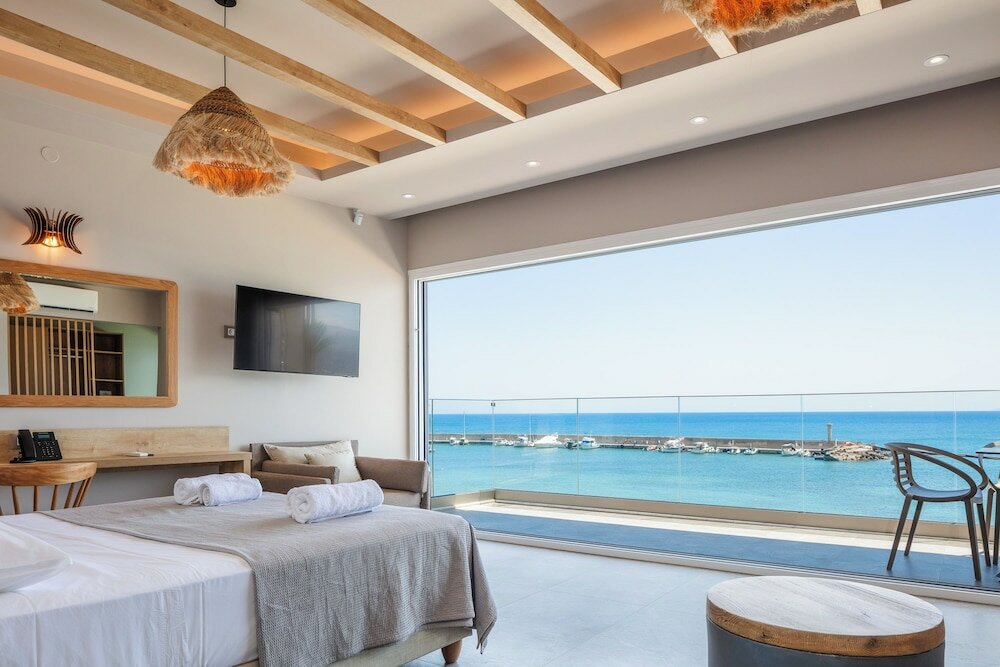 Фото Skipper Beachfront Suites