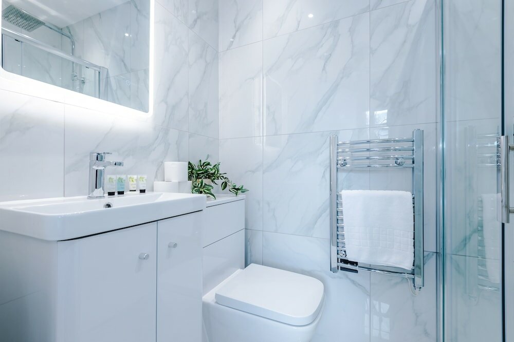 Фото Hilltop Serviced Apartments - Stockport