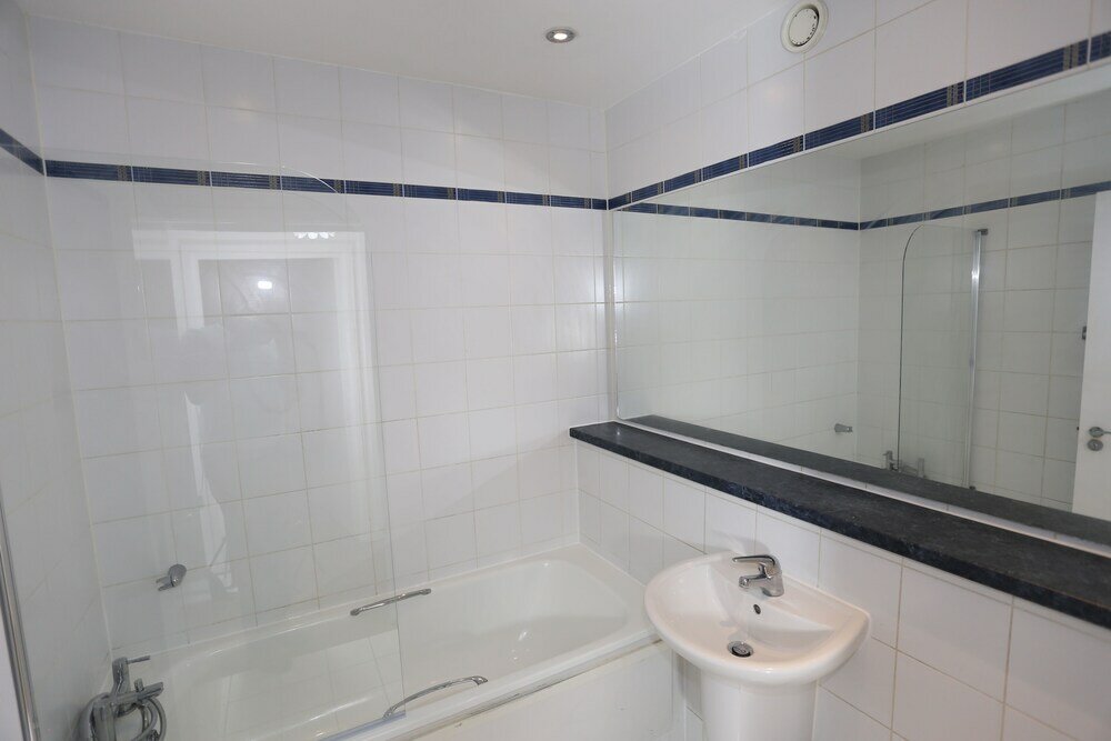 Фото Beautiful 2 beds Woolwich Central Apt