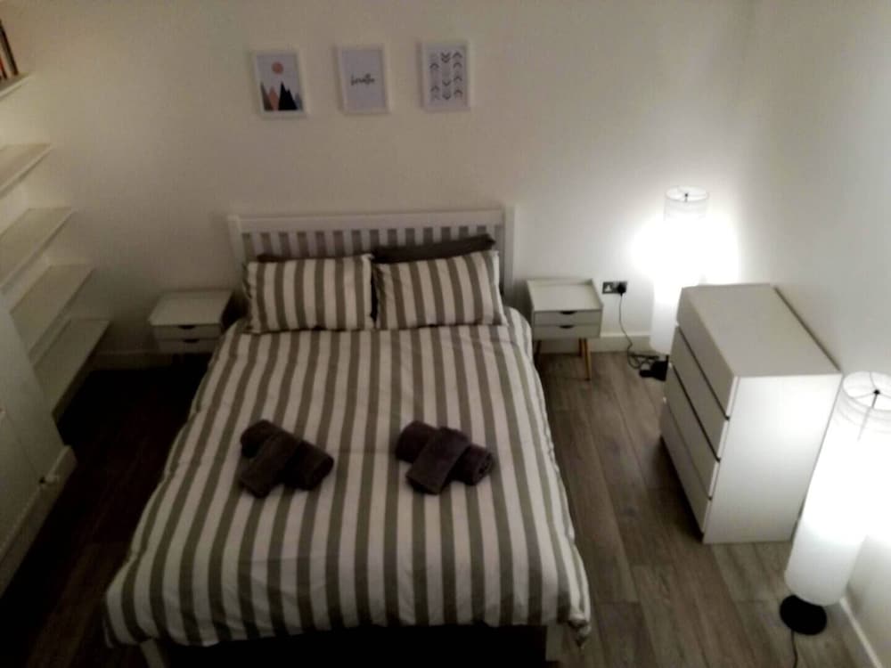 Фото Charming Euston Apartments