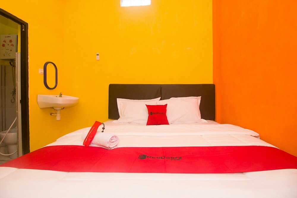 Фото RedDoorz Syariah near Keraton Sumenep