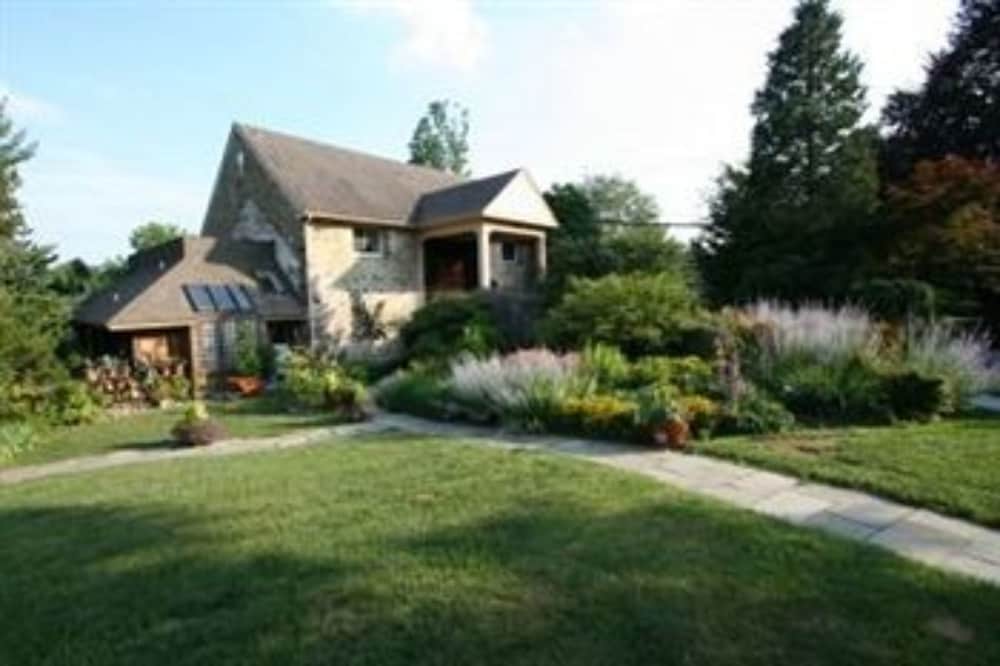 Фото Alpenhof Bed and Breakfast