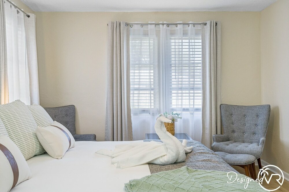 Фото 8 Br Heated Pool & Soccer Field