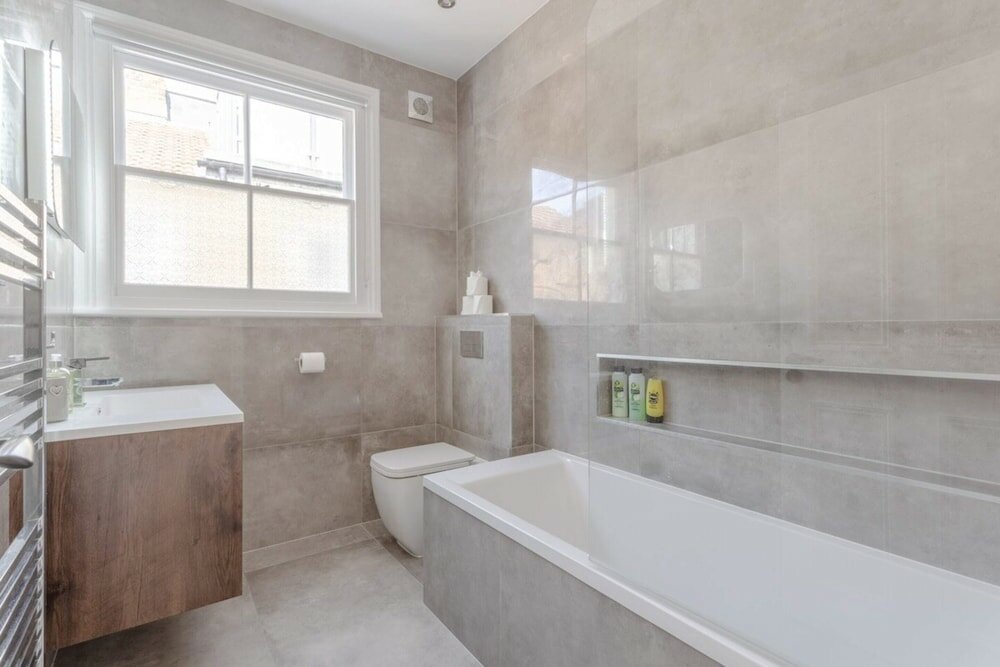 Фото Stunning 3 Bedroom 2 Bath in Fantastic Location