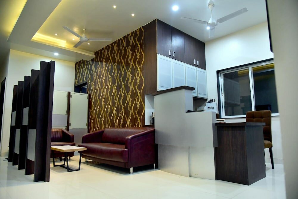 Фото Hotel Pushpak Satara