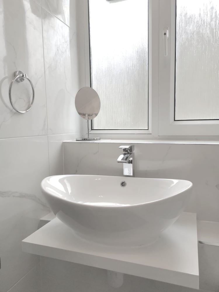 Фото Umbrella Properties Woolwich London