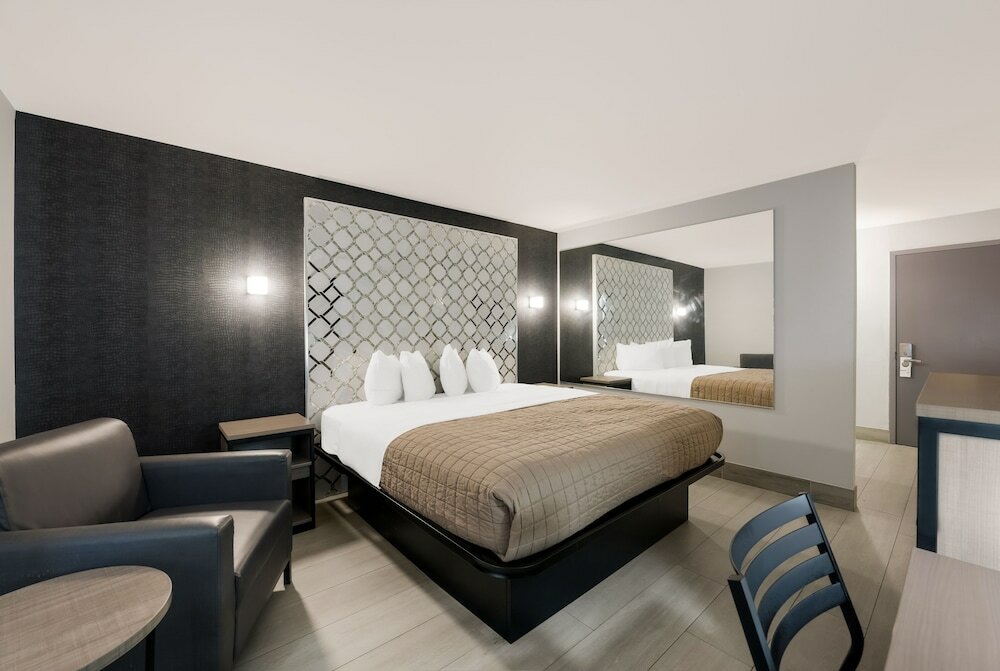 Фото Essence Express Wayne