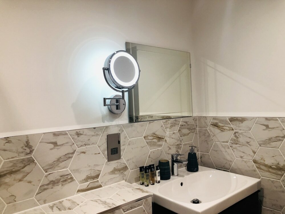 Фото Perfect Holiday Escape - 1 and 2 Bedroom Deluxe Apartments at Liverpool Street