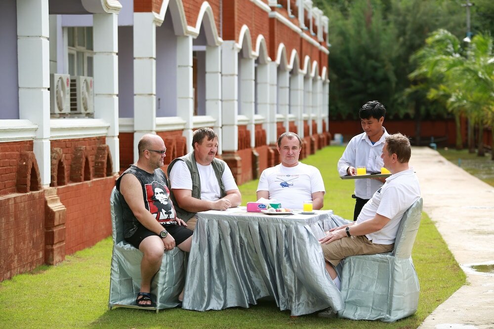 Фото The Floral Breeze Wun Zin Hotel