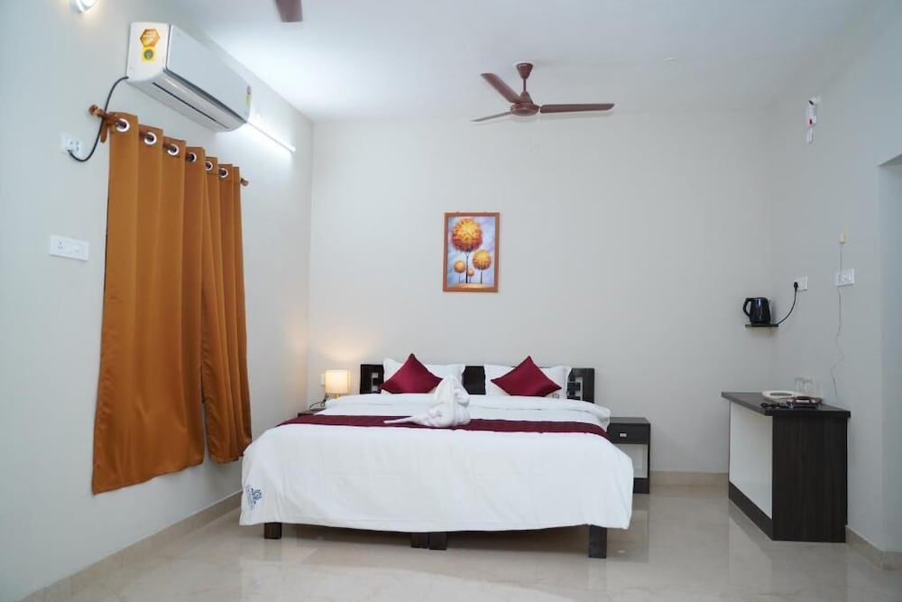 Фото Hotel Akshith Inn