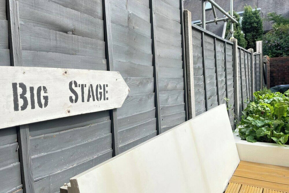 Фото Chic 2bd Home w Private Garden - New Cross!