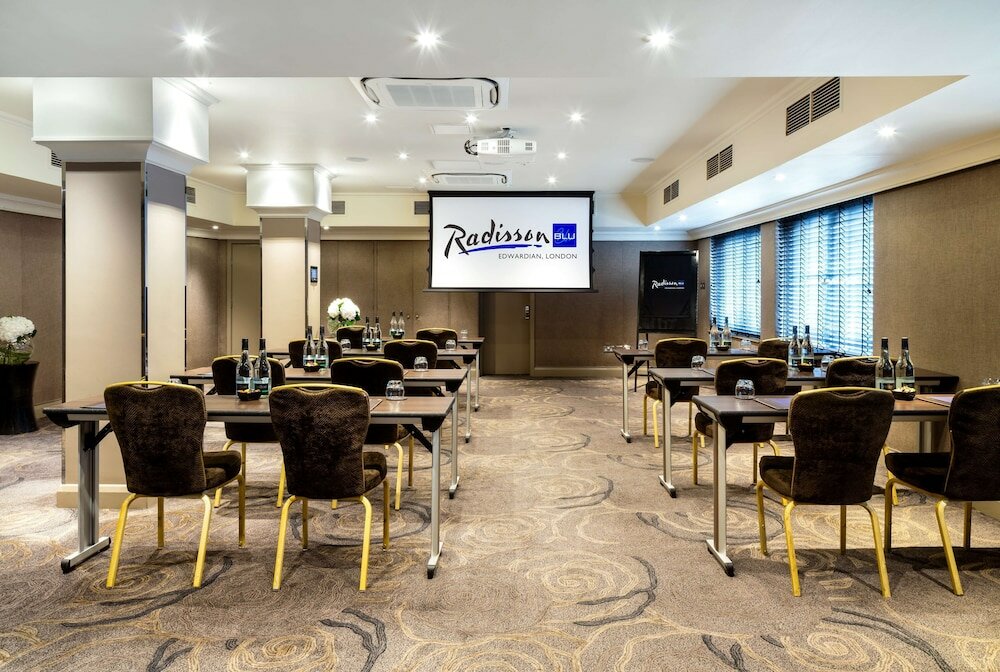 Фото Radisson Blu Hotel, London Tottenham Court Road