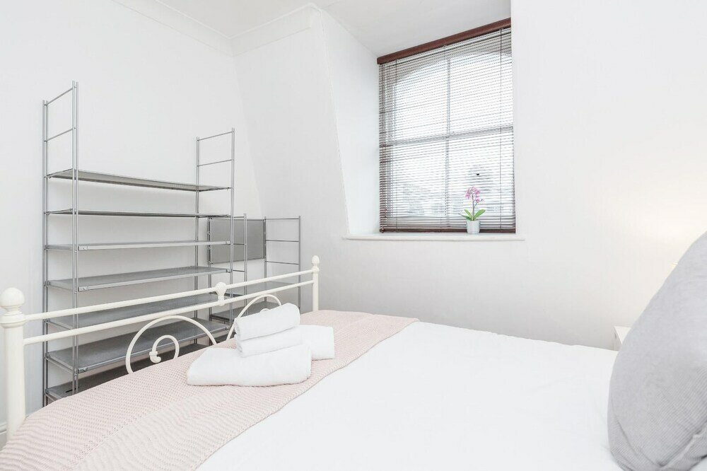 Фото Bright stylish Nott Hill apart sleeps 6
