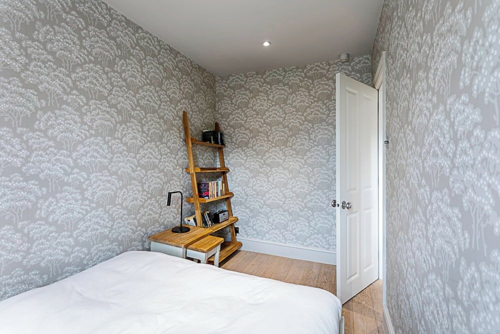Фото Fulham Serenity: Your Charming 2-bed Retreat