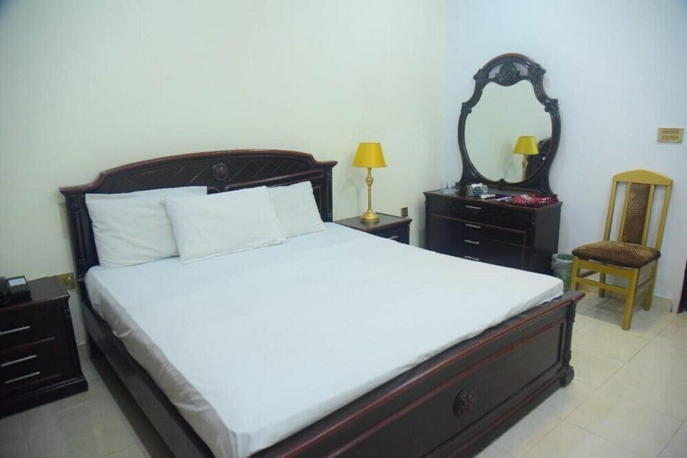 Фото Hotel Shaheen Continental Multan