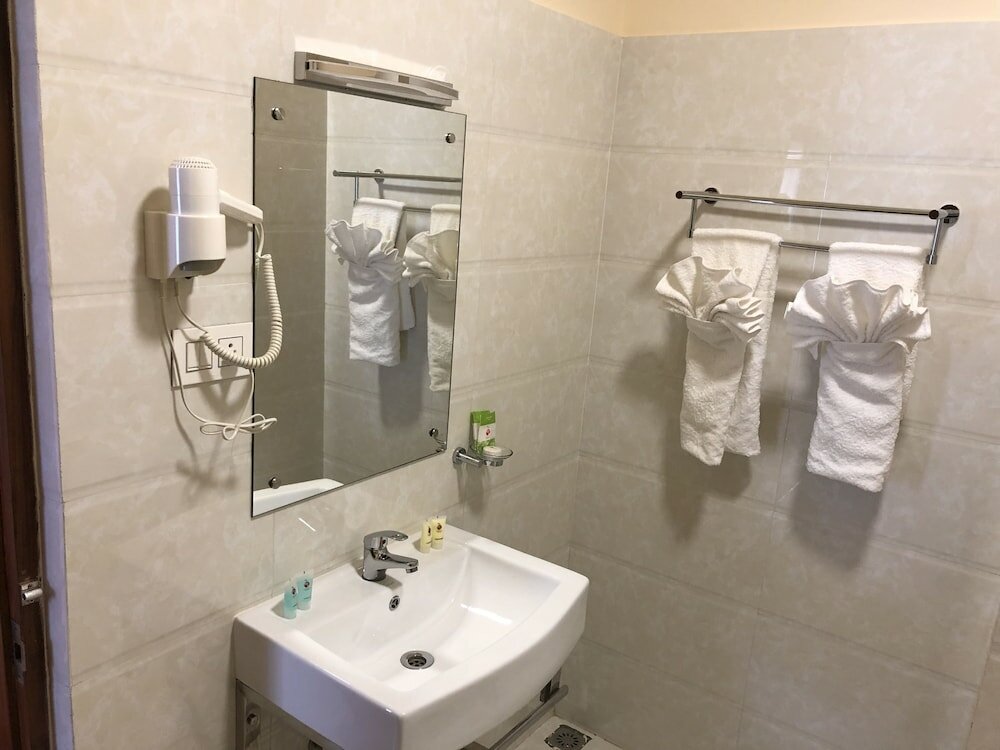 Фото Legphel Hotel