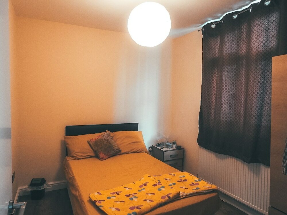 Фото Comfortable serviced flat in London City Centre