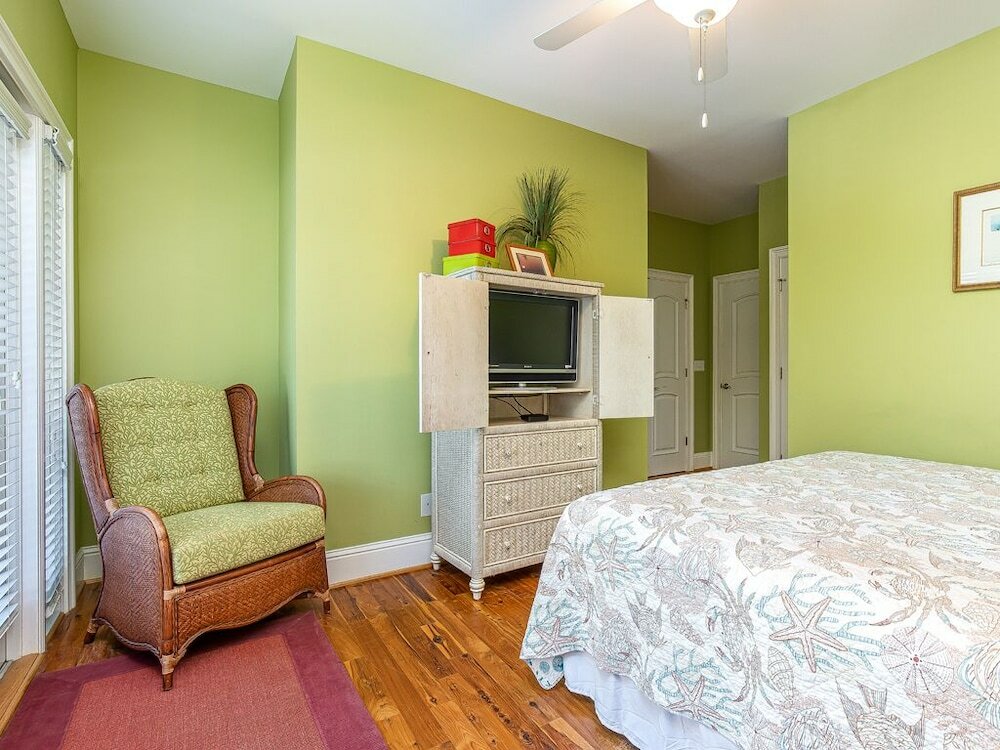 Фото 5 Oclock Somewhere