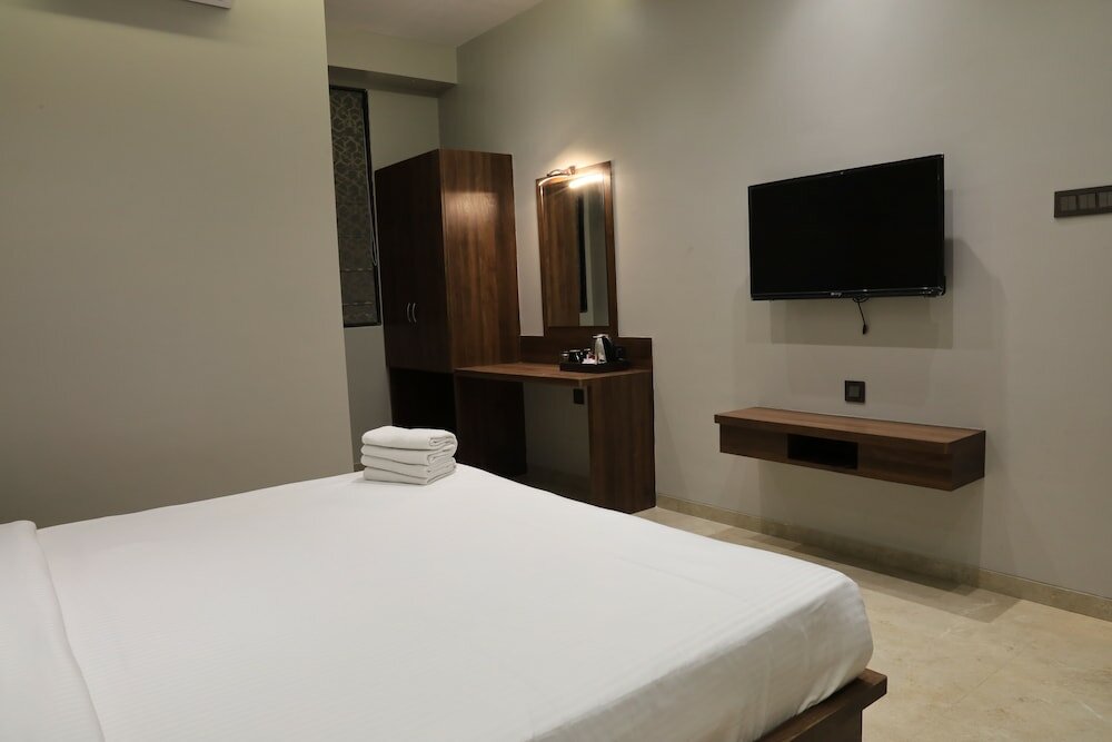 Фото StayBird - Fortune House Business Hotel