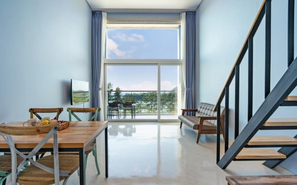 Фото Yeosu Beach Castle Pension