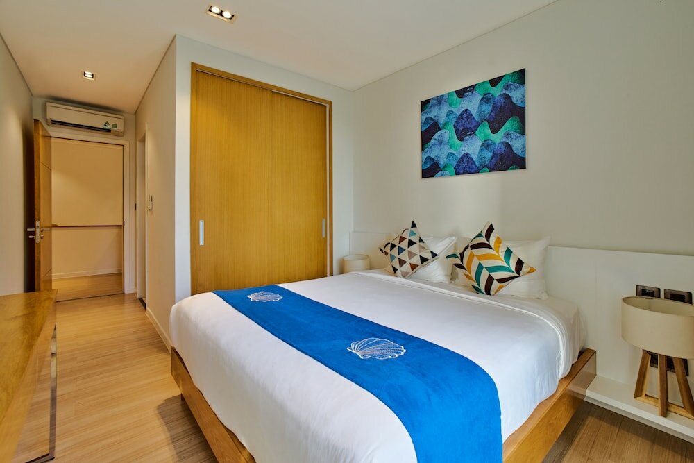 Фото Modern 4 Br villa-golf view for family