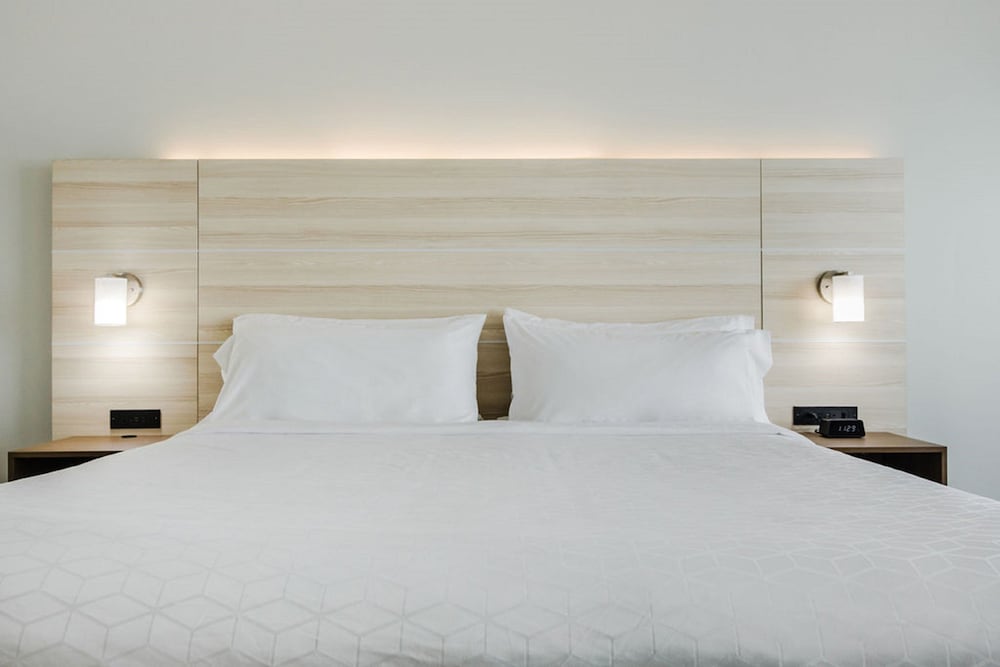 Фото Holiday Inn Express & Suites Edmonton N - St. Albert, an Ihg Hotel