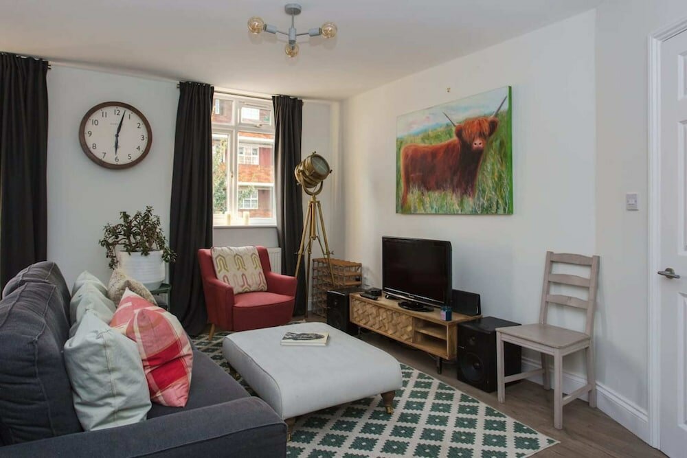 Фото Lovely 2 Bedroom Flat Near Whitechapel Station